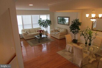 5607 Faircloth Ct in Centreville, VA - Building Photo - Building Photo
