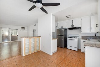 5640 Fair Ave in North Hollywood, CA - Foto de edificio - Interior Photo