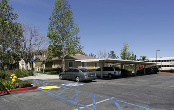 Vintage Terrace Senior Apartments in Corona, CA - Foto de edificio - Building Photo