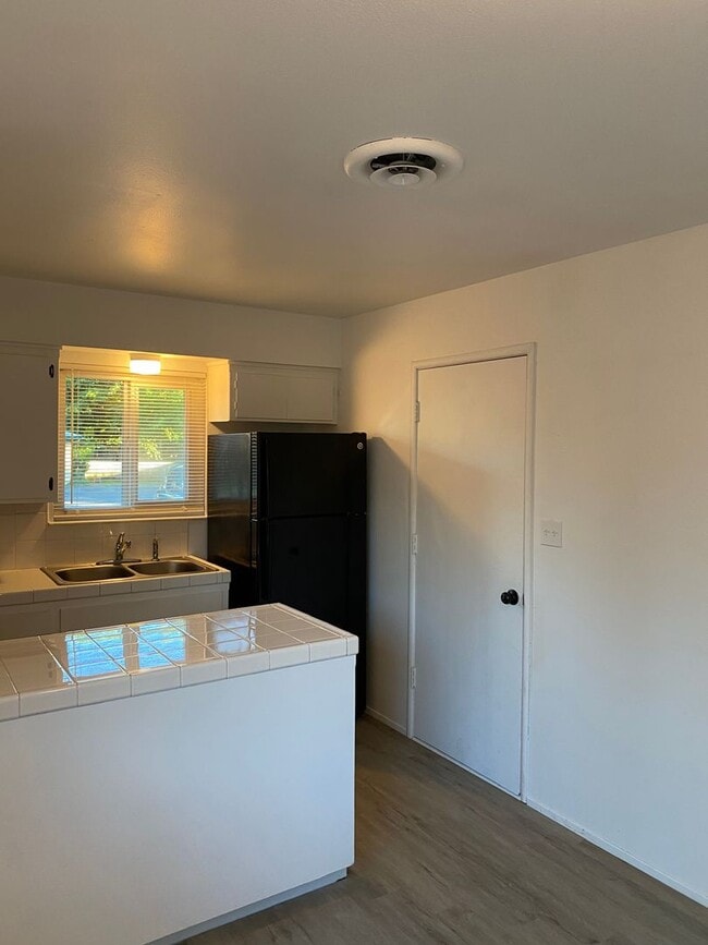 property at 2419 Mariposa Ave