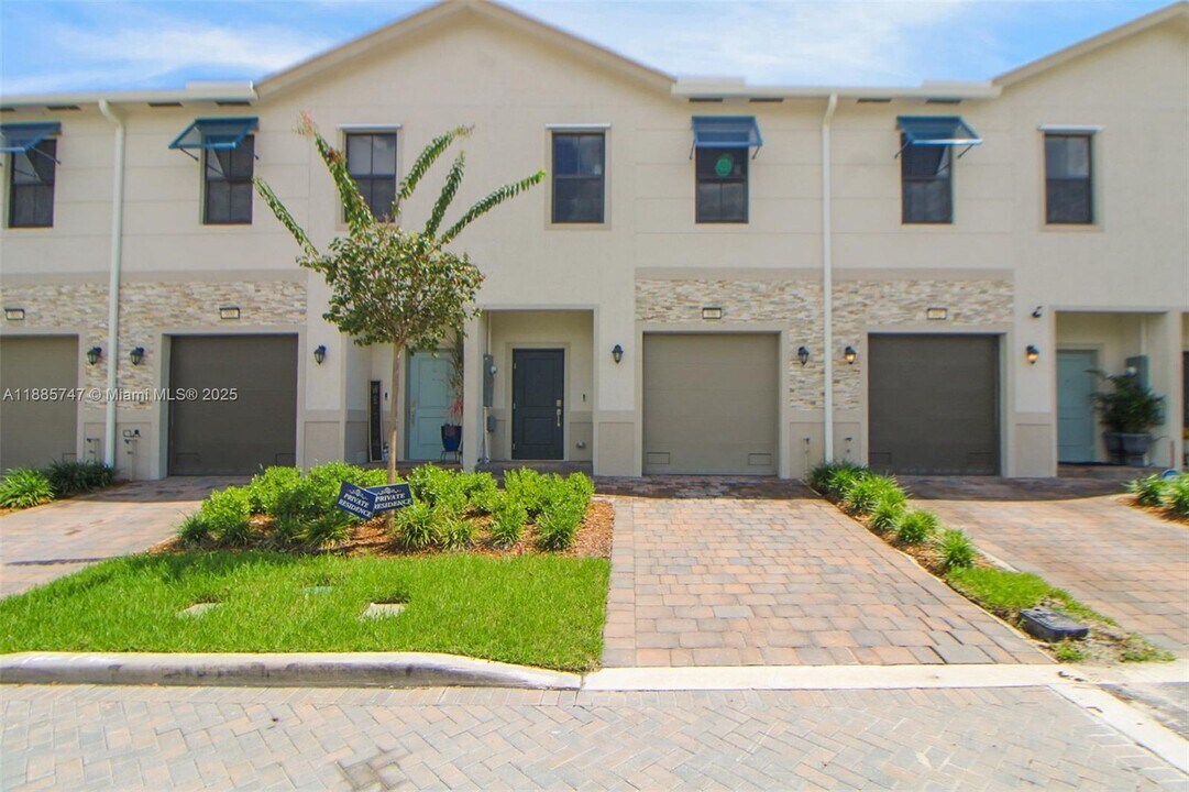 896 NW 3rd Terrace in Pompano Beach, FL - Building Photo