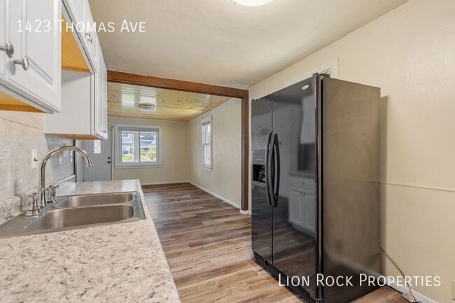 property at 1423 Thomas Ave W