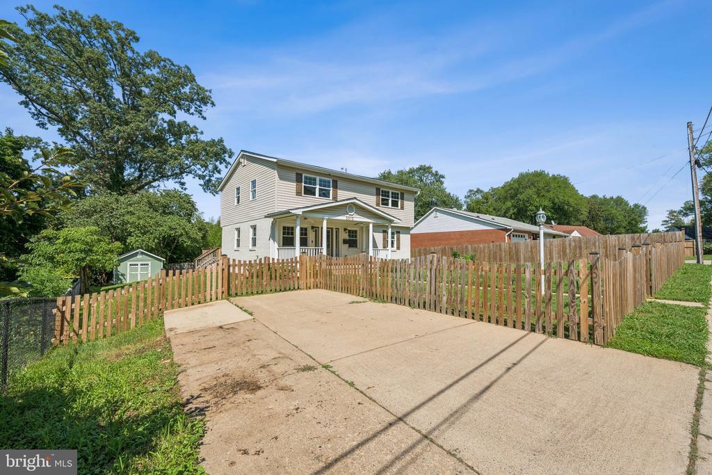 2013 Maynard Dr in Falls Church, VA - Building Photo