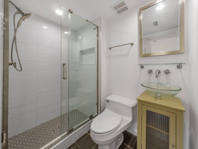 property at 3407 Roseland St