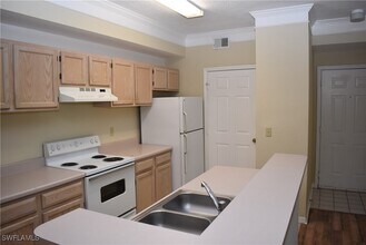 11571 Villa Grand in Ft. Myers, FL - Foto de edificio - Building Photo