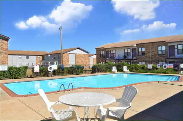 Meadow Ridge Apartments in Midwest City, OK - Building Photo