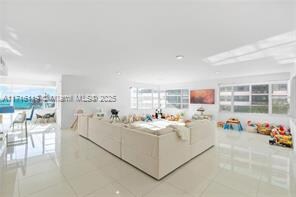 5255 Collins Ave, Unit # 3D in Miami Beach, FL - Foto de edificio - Building Photo