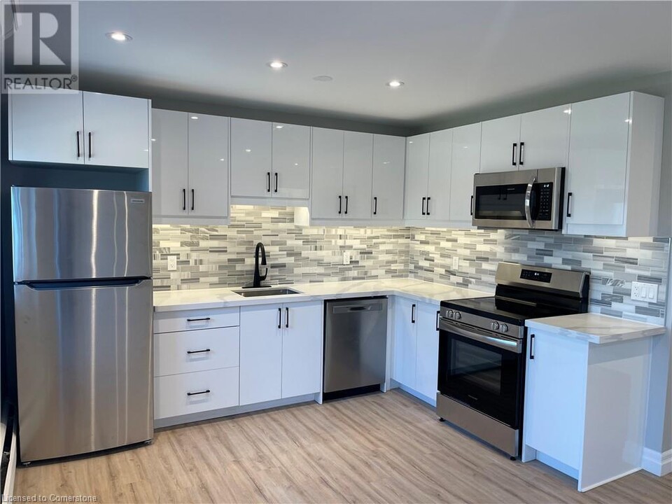 410 Hazel St in Waterloo, ON - Building Photo