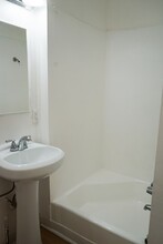 15810 Vanowen St, Unit 2 br in Van Nuys, CA - Foto de edificio - Building Photo