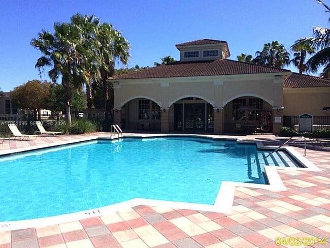 2541 Centergate Dr in Miramar, FL - Building Photo - Building Photo