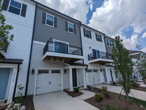 Room in Townhome on Scoter St in Charlotte, NC - Building Photo - Building Photo
