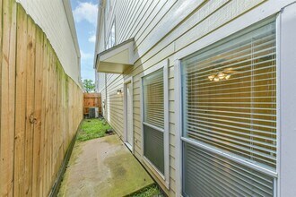 2322 Chenevert St in Houston, TX - Building Photo - Building Photo