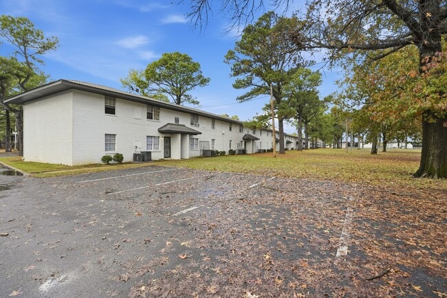Creekside Meadows in Memphis, TN - Foto de edificio - Building Photo