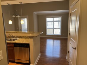 301 E Tremont Ave, Unit 3rd Floor in Charlotte, NC - Foto de edificio - Building Photo