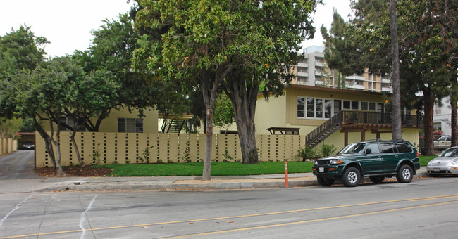 Bungalows on Madison in Pasadena, CA - Building Photo - Building Photo