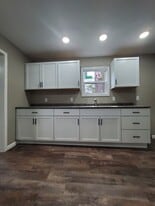 303 W Cherry St, Unit Downstairs in Mt. Pleasant, MI - Building Photo