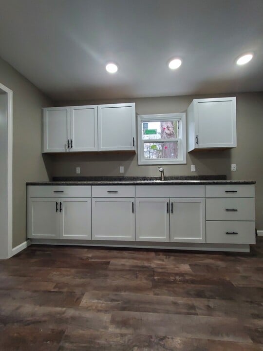 303 W Cherry St, Unit Downstairs in Mt. Pleasant, MI - Building Photo