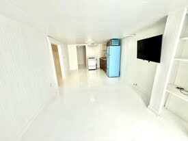 504 Pacific Ave, Unit Apt. B in Los Angeles, CA - Building Photo