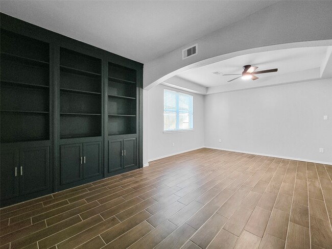 8822 Rolling Rapids Rd