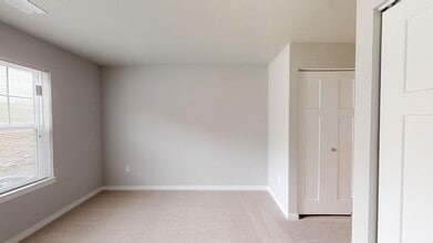 700 Cedar Bluffs Dr in Slinger, WI - Building Photo - Building Photo