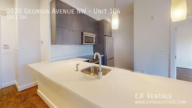 2920 Georgia Ave NW in Washington, DC - Foto de edificio - Building Photo