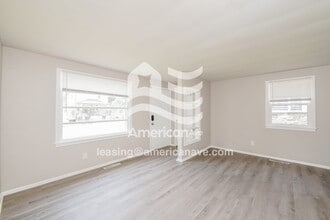 906 N Adams St in South Bend, IN - Foto de edificio - Building Photo