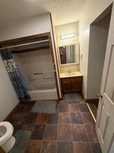 211 E Aaron Square in Aaronsburg, PA - Foto de edificio - Building Photo