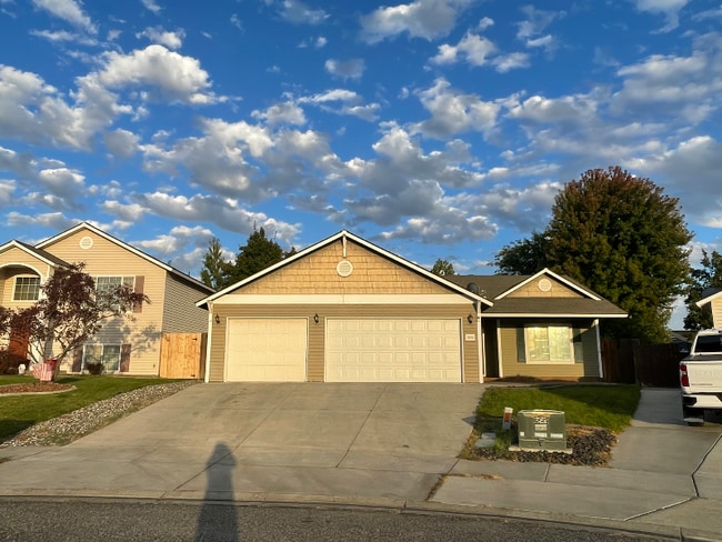 property at 5203 Paddington Ln