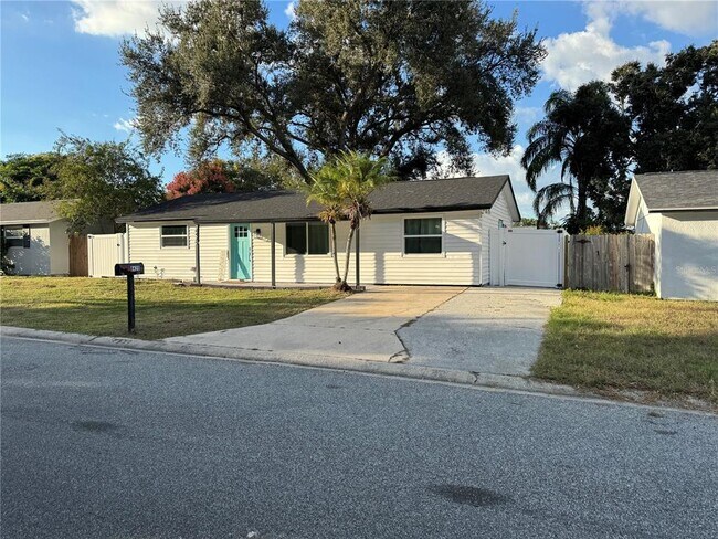 6425 Reno Ave in New Port Richey, FL - Building Photo - Building Photo
