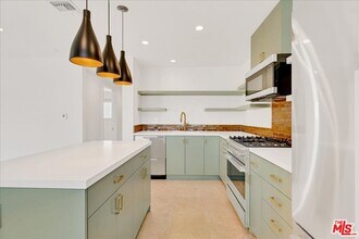 210 S Hamilton Dr in Beverly Hills, CA - Building Photo - Building Photo