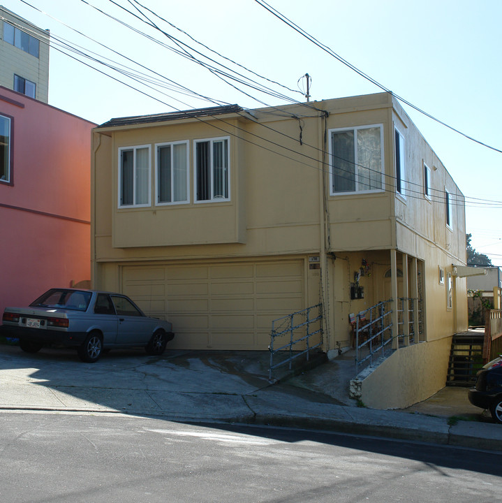 176-180 Tallwood Dr in Daly City, CA - Building Photo