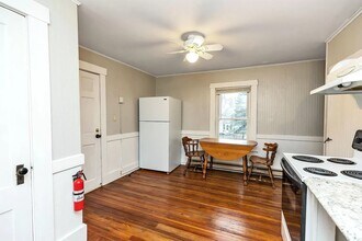 40 Wilford St, Unit 1 in Keene, NH - Foto de edificio - Building Photo