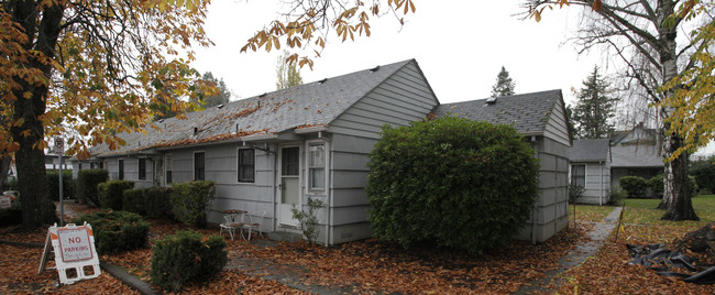 Beaver Court Apartments in Beaverton, OR - Building Photo - Building Photo