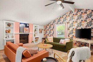 11011 Jordan Ln in Austin, TX - Building Photo