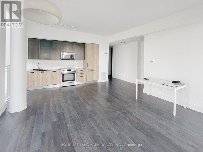 28 Wellesley St E in Toronto, ON - Building Photo - Building Photo