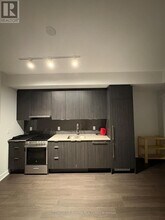 430 Square One Dr in Mississauga, ON - Building Photo - Building Photo