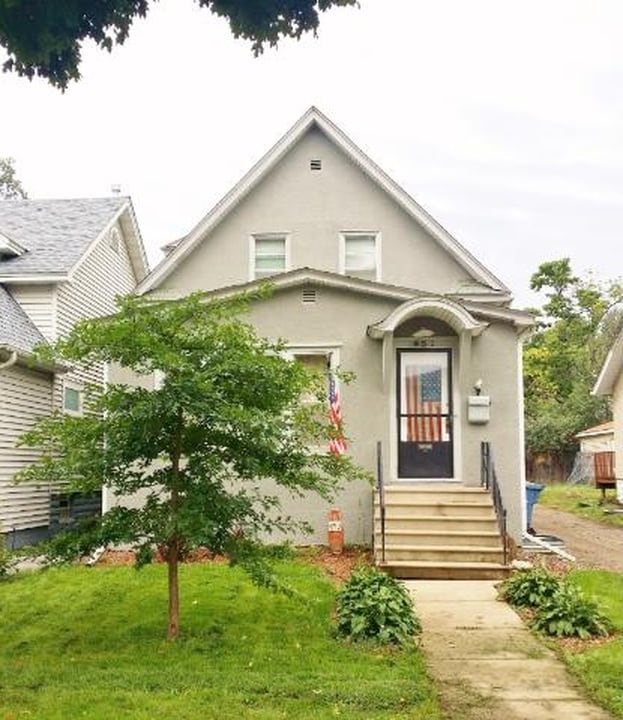 property at 951 18th Ave SE