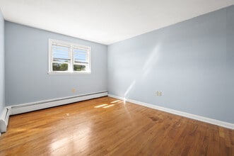 24 Deerfield Ct, Unit D in East Hartford, CT - Building Photo - Building Photo