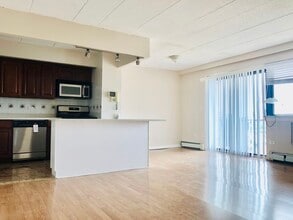 9229 Queens Blvd, Unit 17G in Rego Park, NY - Foto de edificio - Building Photo