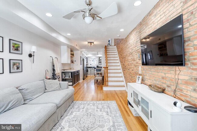 property at 724 S Curley St