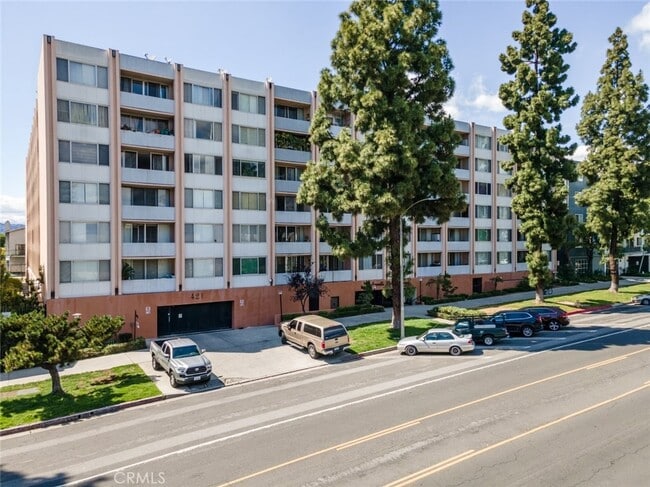 property at 421 La Fayette Park Pl