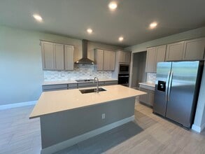 6313 Cloverdale Ave in Port St. Lucie, FL - Foto de edificio - Building Photo