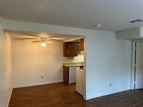 325 Standiford Ave in Modesto, CA - Building Photo - Building Photo