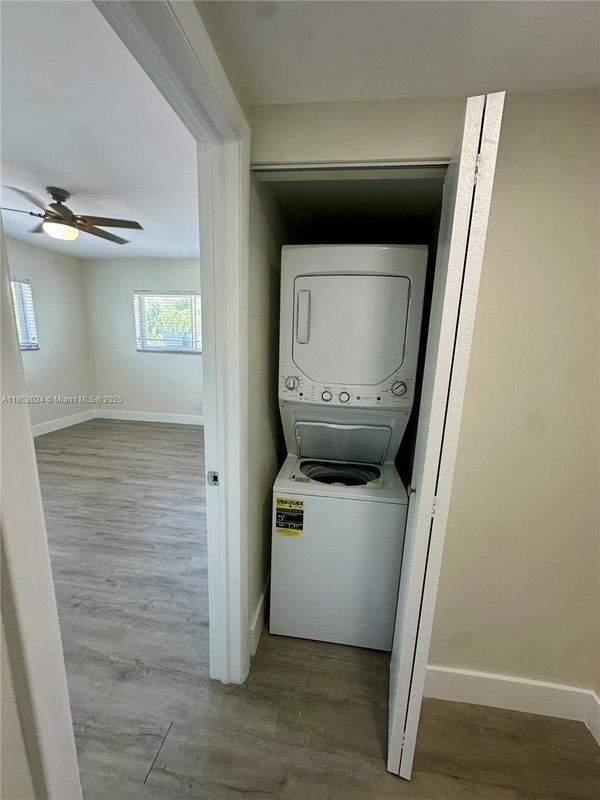 8125 Hawthorne Ave in Miami Beach, FL - Building Photo - Building Photo