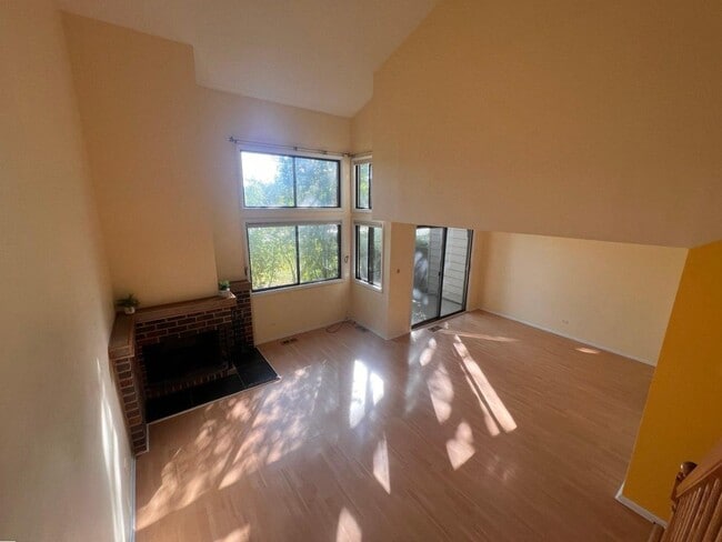 823 Gladstone Dr in Vernon Hills, IL - Building Photo - Building Photo