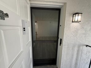 5800 Hollywood Blvd in Sarasota, FL - Foto de edificio - Building Photo