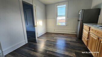 430 S Holladay Dr, Unit 5 in Seaside, OR - Building Photo