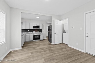 1018 S 47th St in Louisville, KY - Building Photo - Building Photo