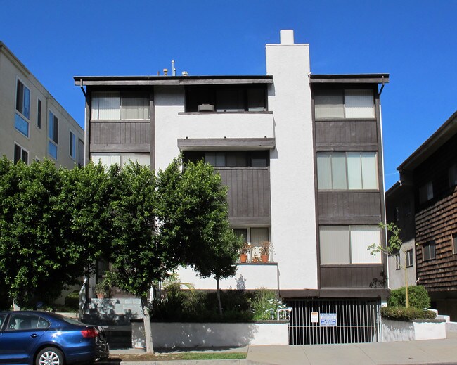 11685 MONTANA Ave in Los Angeles, CA - Building Photo - Building Photo