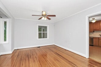1819 Arnold Dr in Charlotte, NC - Foto de edificio - Building Photo
